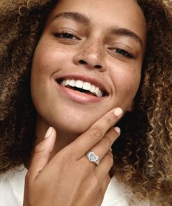 Anillo Sello Corazón Radiante en Pavé