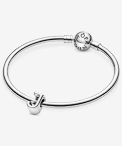 Alternative view of Charm en plata de ley Letra J