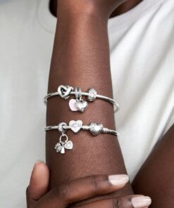 Alternative view of Charm en plata de ley Nudo de Corazón