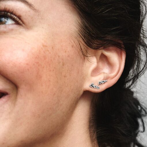 Aretes de Botón Amor Mamá - Imagen 2