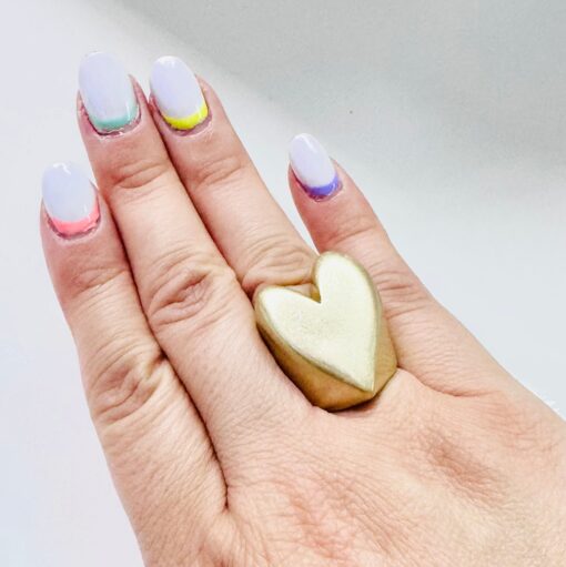 Bimba y Lola Anillo Corazón Textura rugosa Dorado - Imagen 2