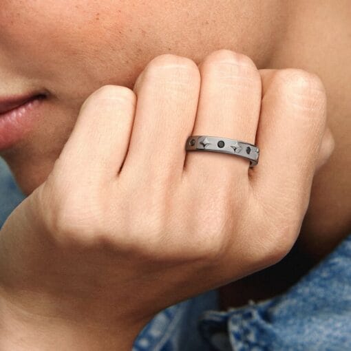 Anillo de Estrellas y Piedras