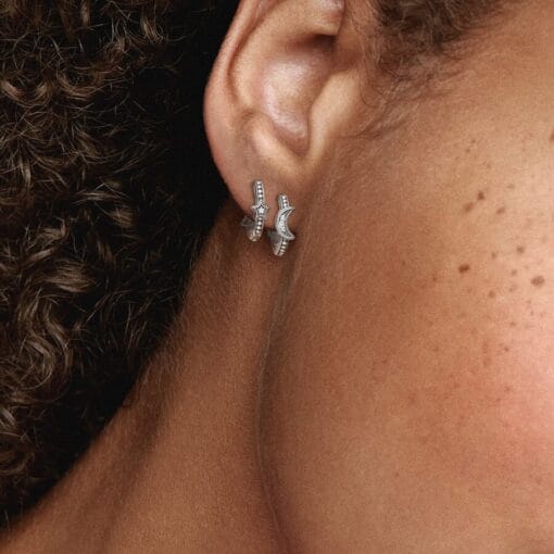 Aretes de aro con cuentas de media luna y estrellas