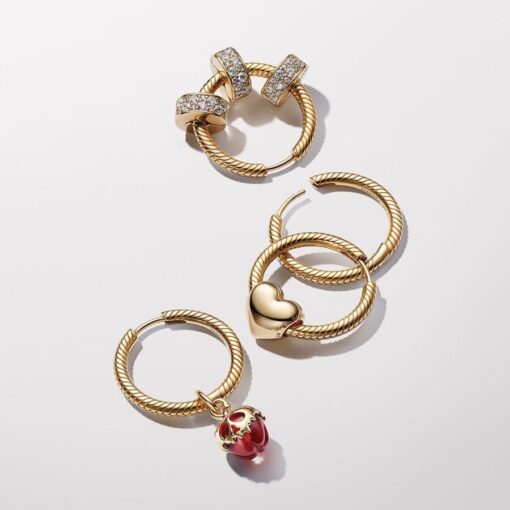 Aretes de Aro con Dijes Moments de Pandora