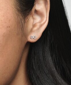 Aretes de Botón con Infinito Brillante