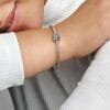 Charm Brillante con el Planeta Mercurio y las Estrellas