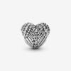 Charm con Forma de Corazón y Detalle de Alas de Ángel