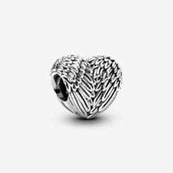 Charm con Forma de Corazón y Detalle de Alas de Ángel