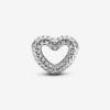 Charm de Corazón Abierto con Diseño de Cadena de Serpiente