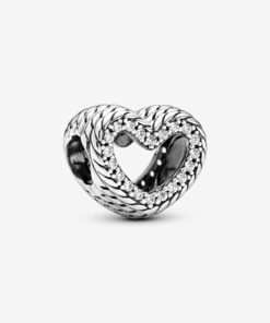 Charm de Corazón Abierto con Diseño de Cadena de Serpiente