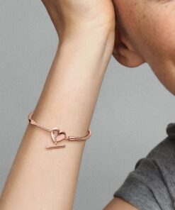 Pulsera de Cadena con Serpiente y Barra en T con Forma de Corazón de Pandora Moments