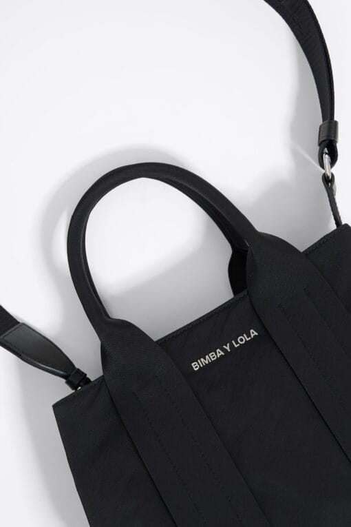 Bolsa de Mano Mediana Nylon Negra