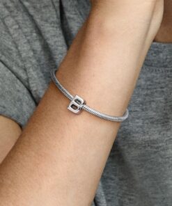 Charm en Plata de Ley Letra B