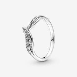 Anillo De Hojas Brillantes