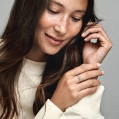 Anillo De Hojas Brillantes