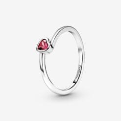 Anillo Solitario Con Corazón Rojo Inclinado
