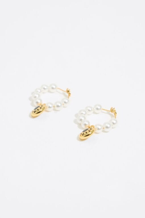 Pendientes de aro con perla y logotipo de Black Candy