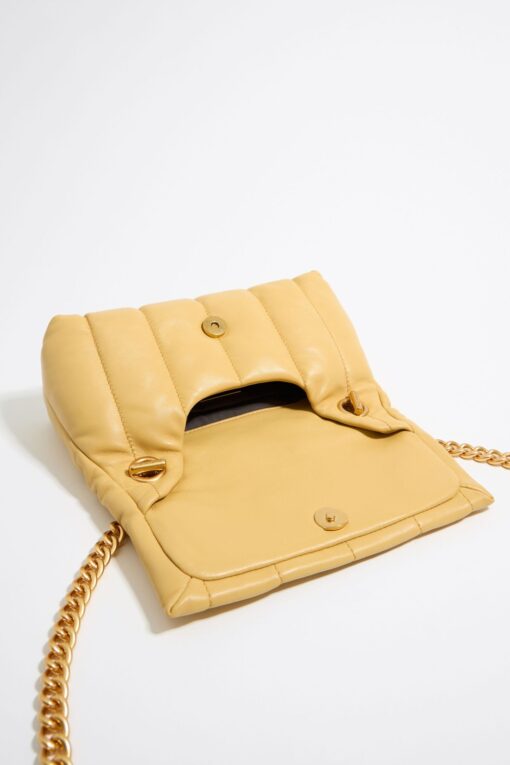 Bolso Pequeño con Solapa de Napa de Color Amarillo Topacio