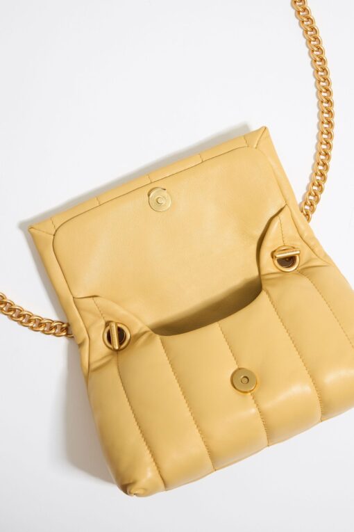 Bolso Pequeño con Solapa de Napa de Color Amarillo Topacio