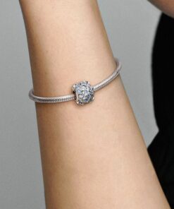 Charm con Pavé de Estrellas Elevadas