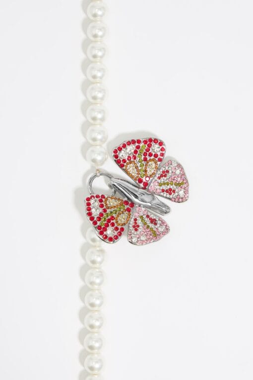 Collar de perlas de mariposa de cristal