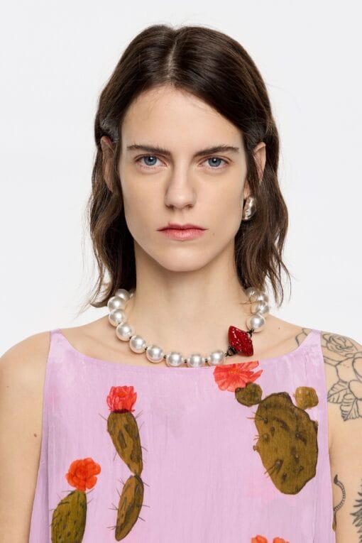 Collar Perlas Labios Rojo