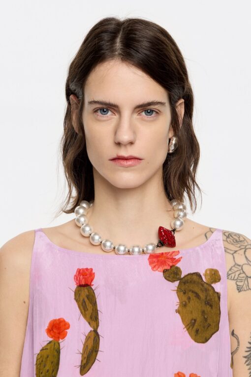 Collar Perlas Labios Rojo