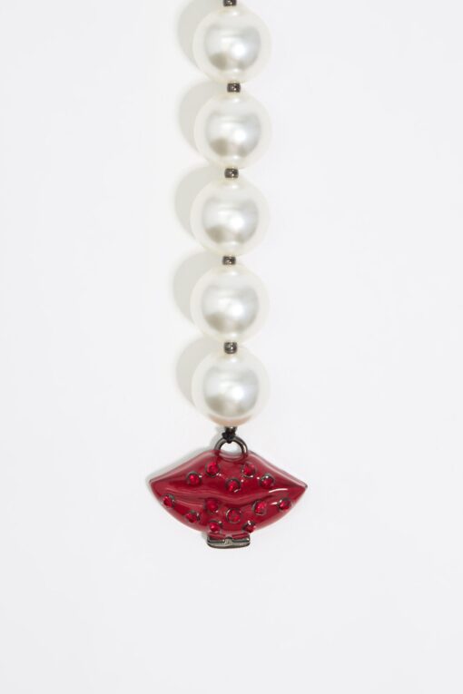 Collar Perlas Labios Rojo