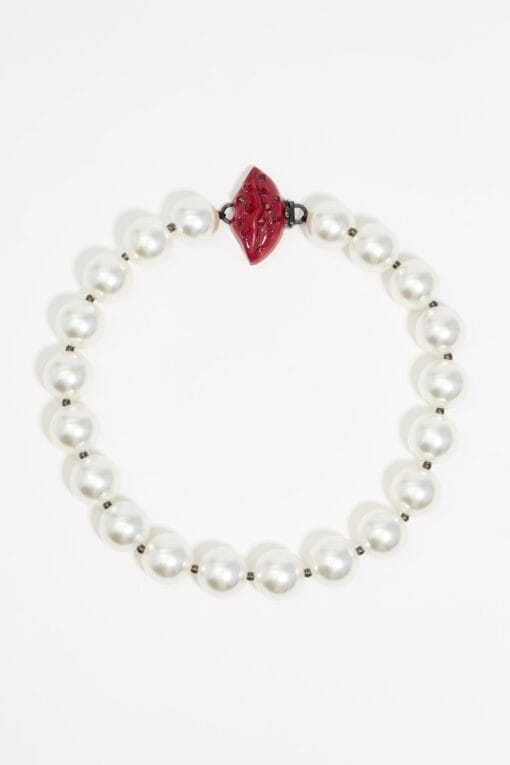 Collar Perlas Labios Rojo