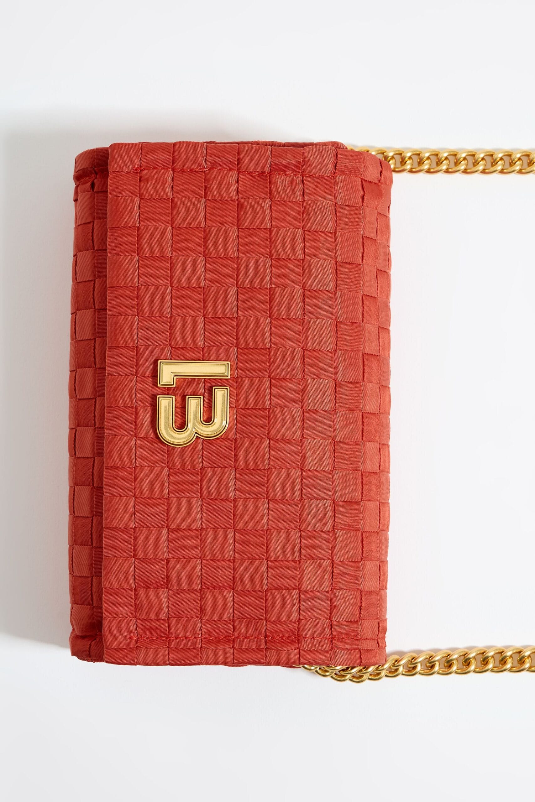 Mini Bolso con Solapa de Nylon Trenzado Color Coral