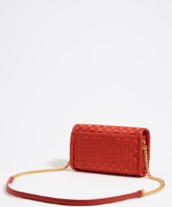 Mini Bolso con Solapa de Nylon Trenzado Color Coral