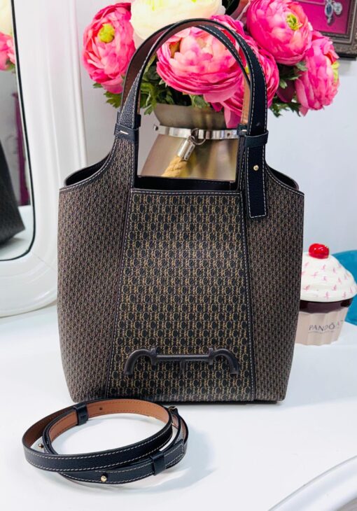 Doma Insignia Tote