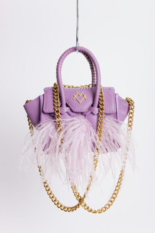 La Bebe en Lavanda con Plumas