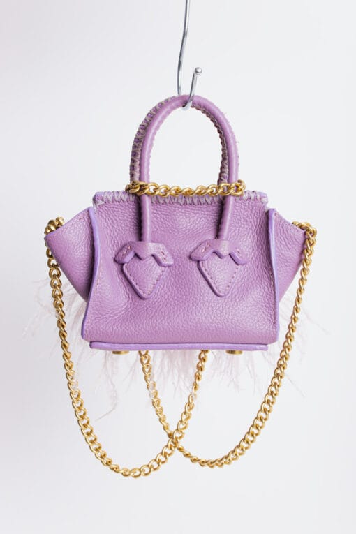 La Bebe en Lavanda con Plumas