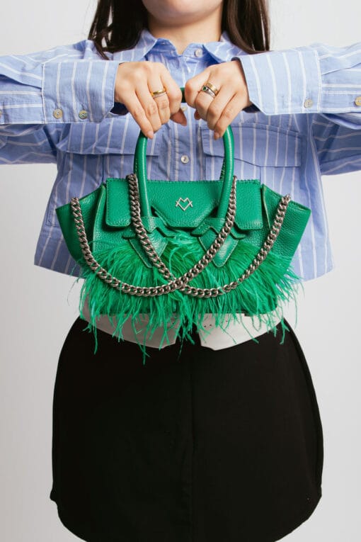 Valentina en Verde Esmeralda y Plumas / Cadena Plata