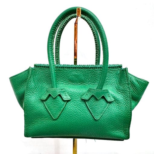 Valentina en Verde Esmeralda y Plumas / Cadena Plata