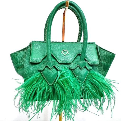 Valentina en Verde Esmeralda y Plumas / Cadena Plata